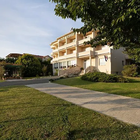 Epario 3*