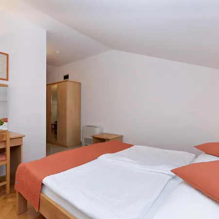 Epario Hotel 3*