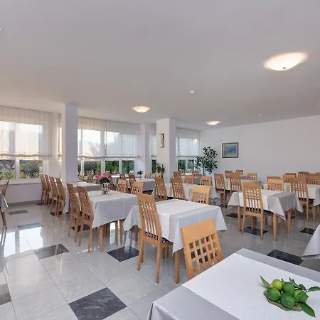 Hotel Epario 3*